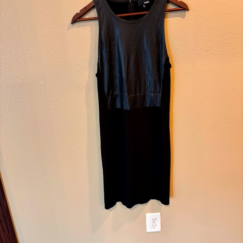 Aritsia Wilfred Free Elin Dress, Medium, LBD, Bodycon, Date Night, Comfy, Staple - Picture 3 of 11
